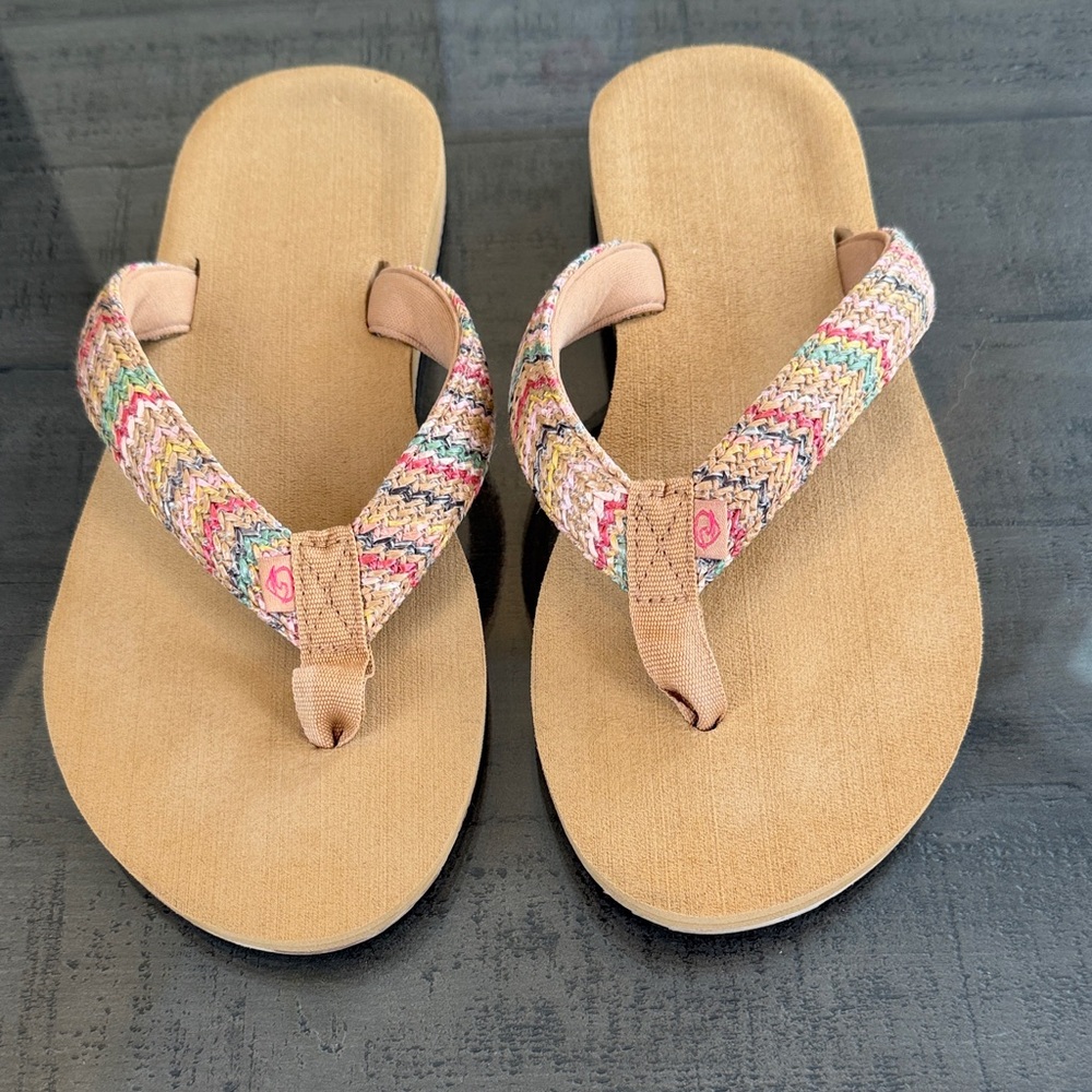 Multicolor Women's Sandals. Flip flops. Soft sole. Size 9. Padded straps